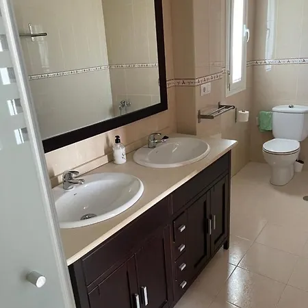 בית אירוח Exclusivo Chalet Sevilla. ¡jardin & Cocina! *