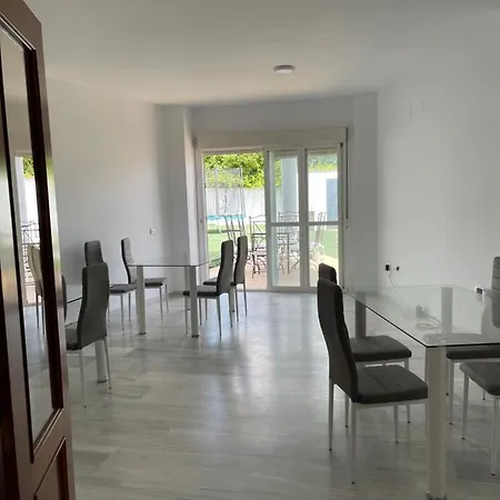 Exclusivo Chalet Sevilla. ¡jardin & Cocina! בית אירוח