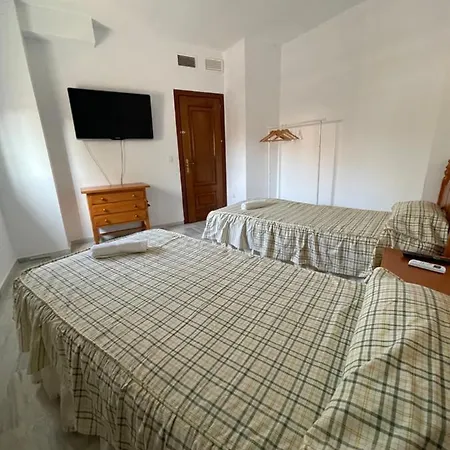 בית אירוח Exclusivo Chalet Sevilla. ¡jardin & Cocina! *